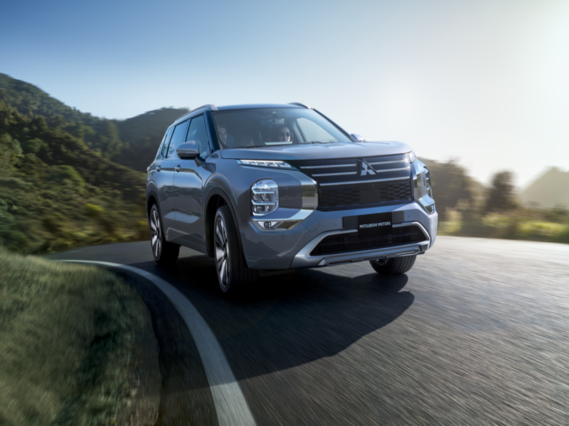 MITSUBISHI - New Outlander